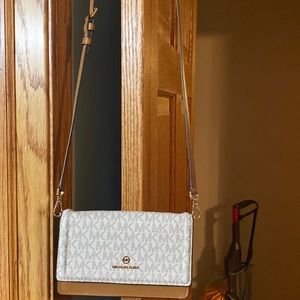 Micheal Kors SM Phone Crossbody Leather Vanilla/ACRN